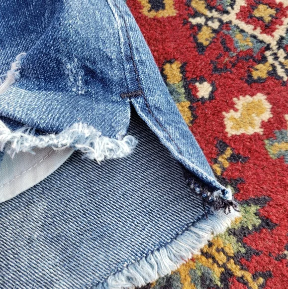 ⭐ ABERCROMBIE & FITCH | Distressed Denim Shorts - Picture 5 of 10